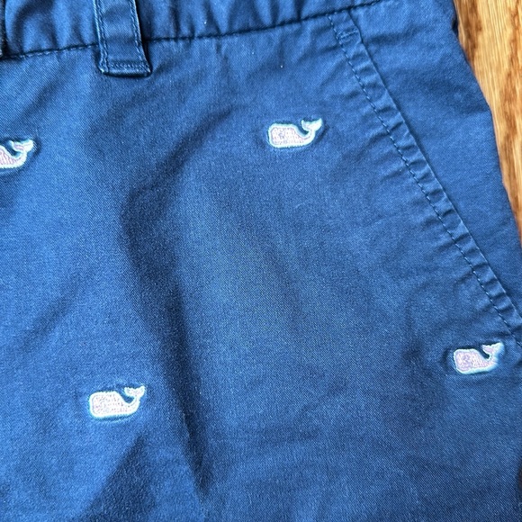 Vineyard Vines Women’s Navy Shorts with Whale Print, Size 6 - Picture 2 of 9